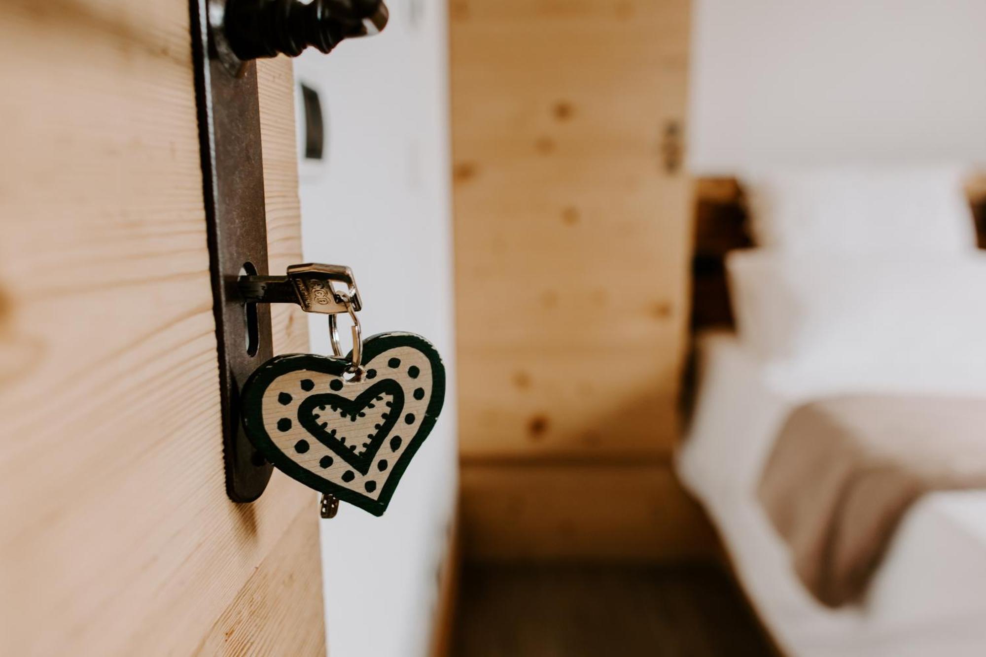 Fra Rose E Mughi Bed & Breakfast โดเม็จเจ ดิ กาโดเร ภายนอก รูปภาพ