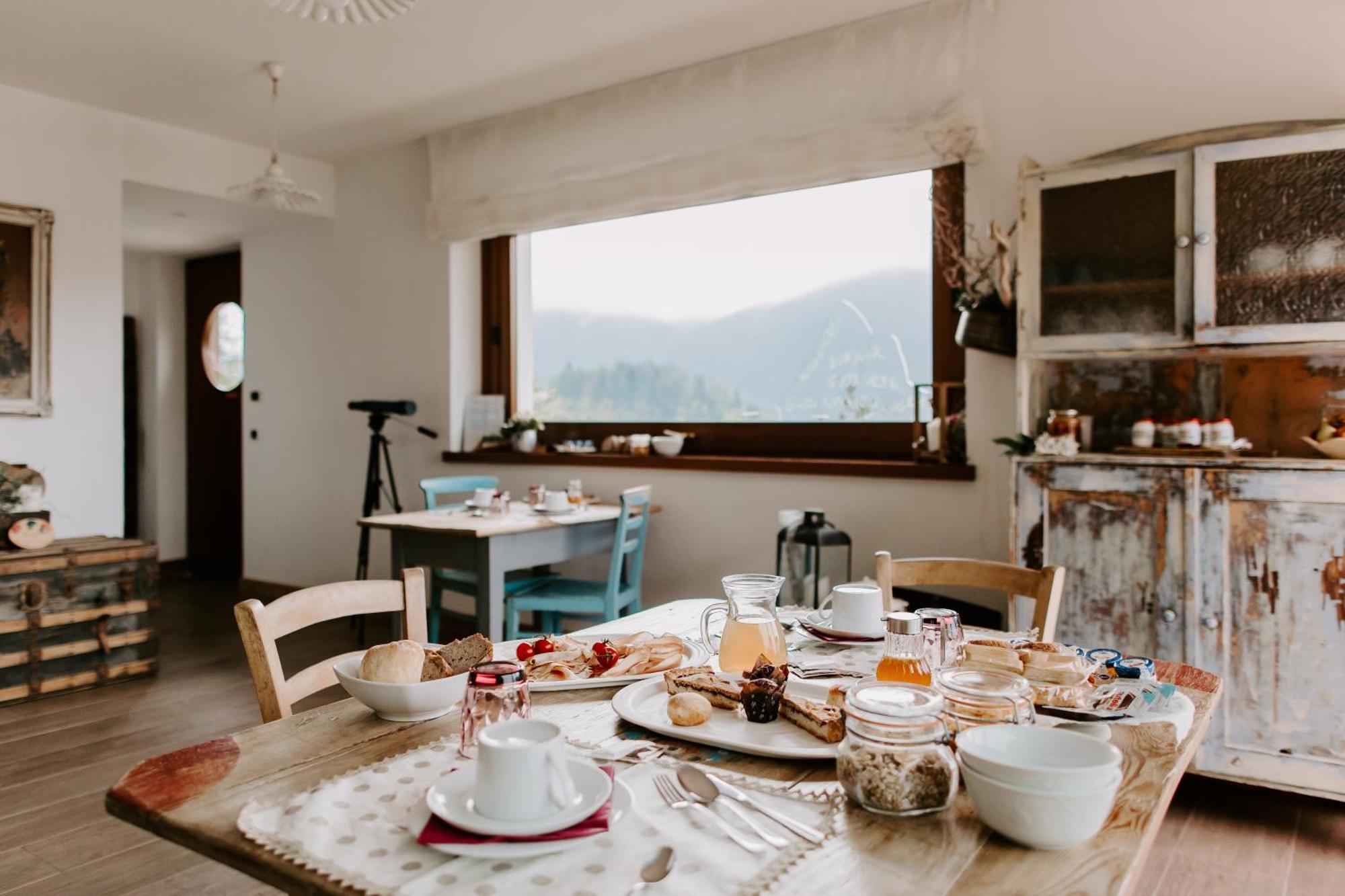 Fra Rose E Mughi Bed & Breakfast โดเม็จเจ ดิ กาโดเร ภายนอก รูปภาพ