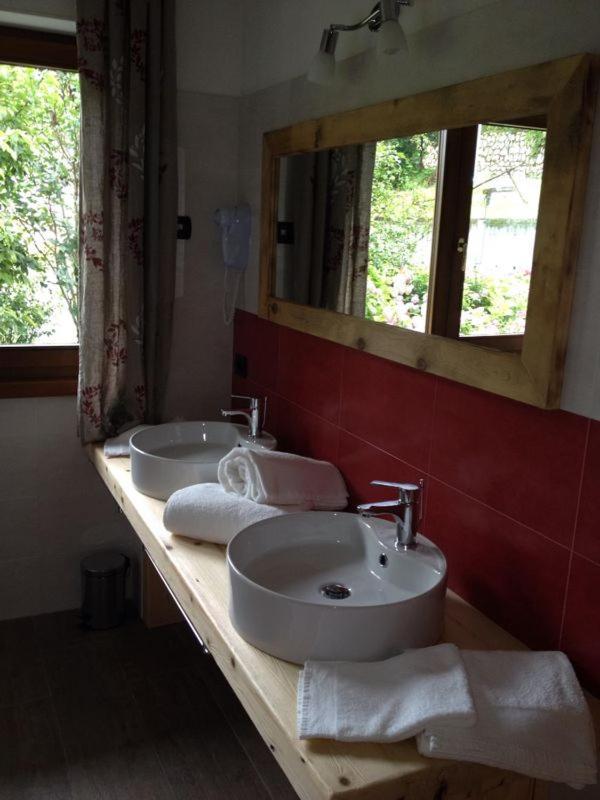 Fra Rose E Mughi Bed & Breakfast โดเม็จเจ ดิ กาโดเร ภายนอก รูปภาพ