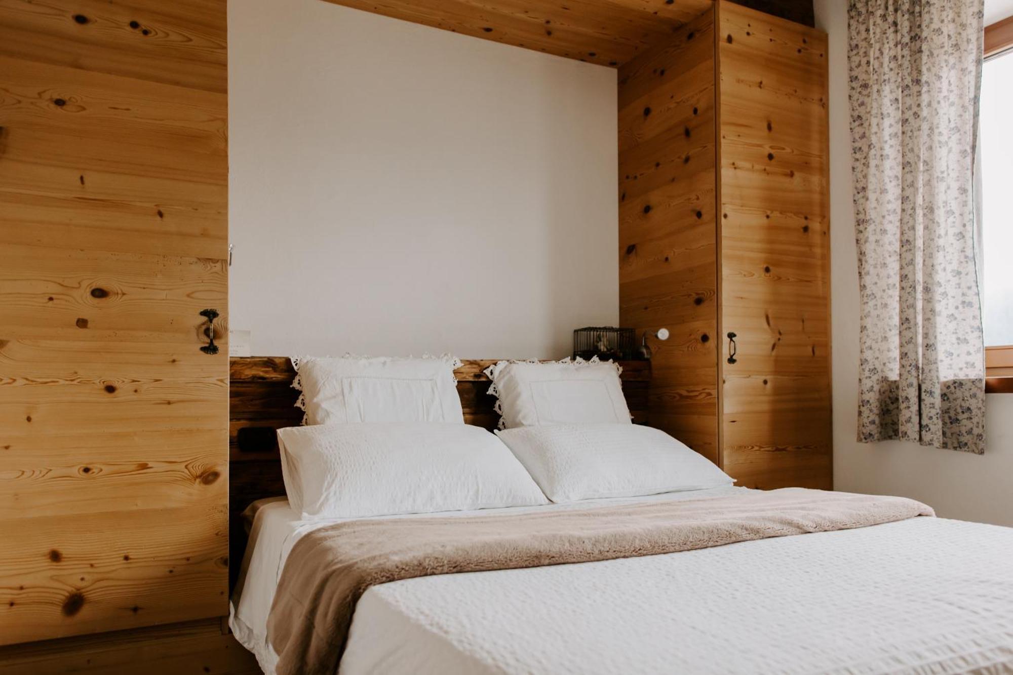 Fra Rose E Mughi Bed & Breakfast โดเม็จเจ ดิ กาโดเร ภายนอก รูปภาพ
