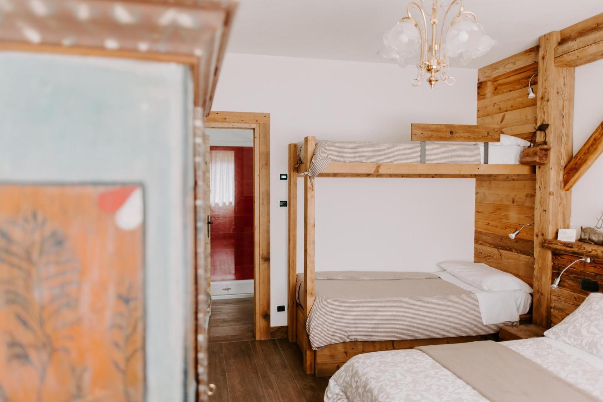 Fra Rose E Mughi Bed & Breakfast โดเม็จเจ ดิ กาโดเร ภายนอก รูปภาพ