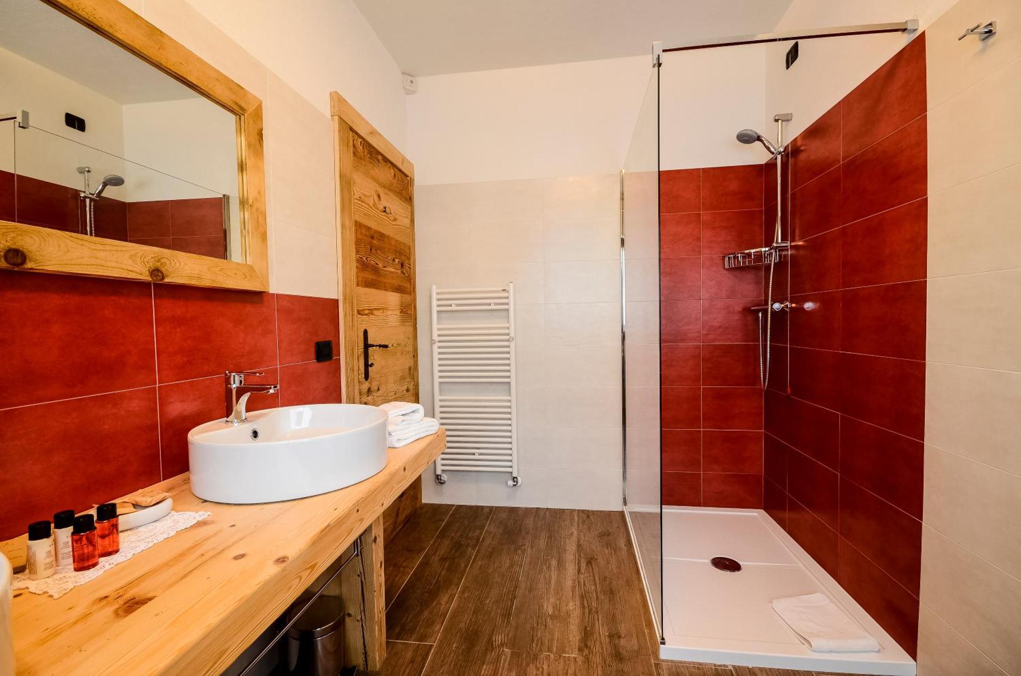 Fra Rose E Mughi Bed & Breakfast โดเม็จเจ ดิ กาโดเร ภายนอก รูปภาพ