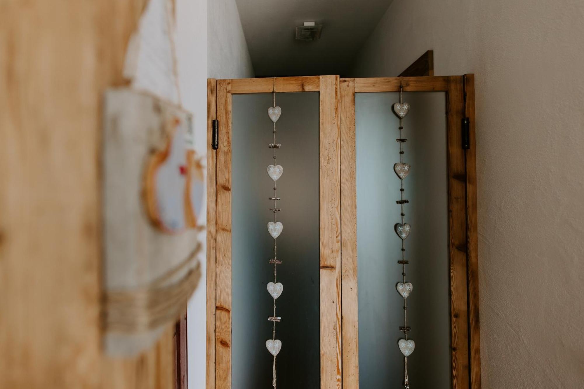 Fra Rose E Mughi Bed & Breakfast โดเม็จเจ ดิ กาโดเร ภายนอก รูปภาพ