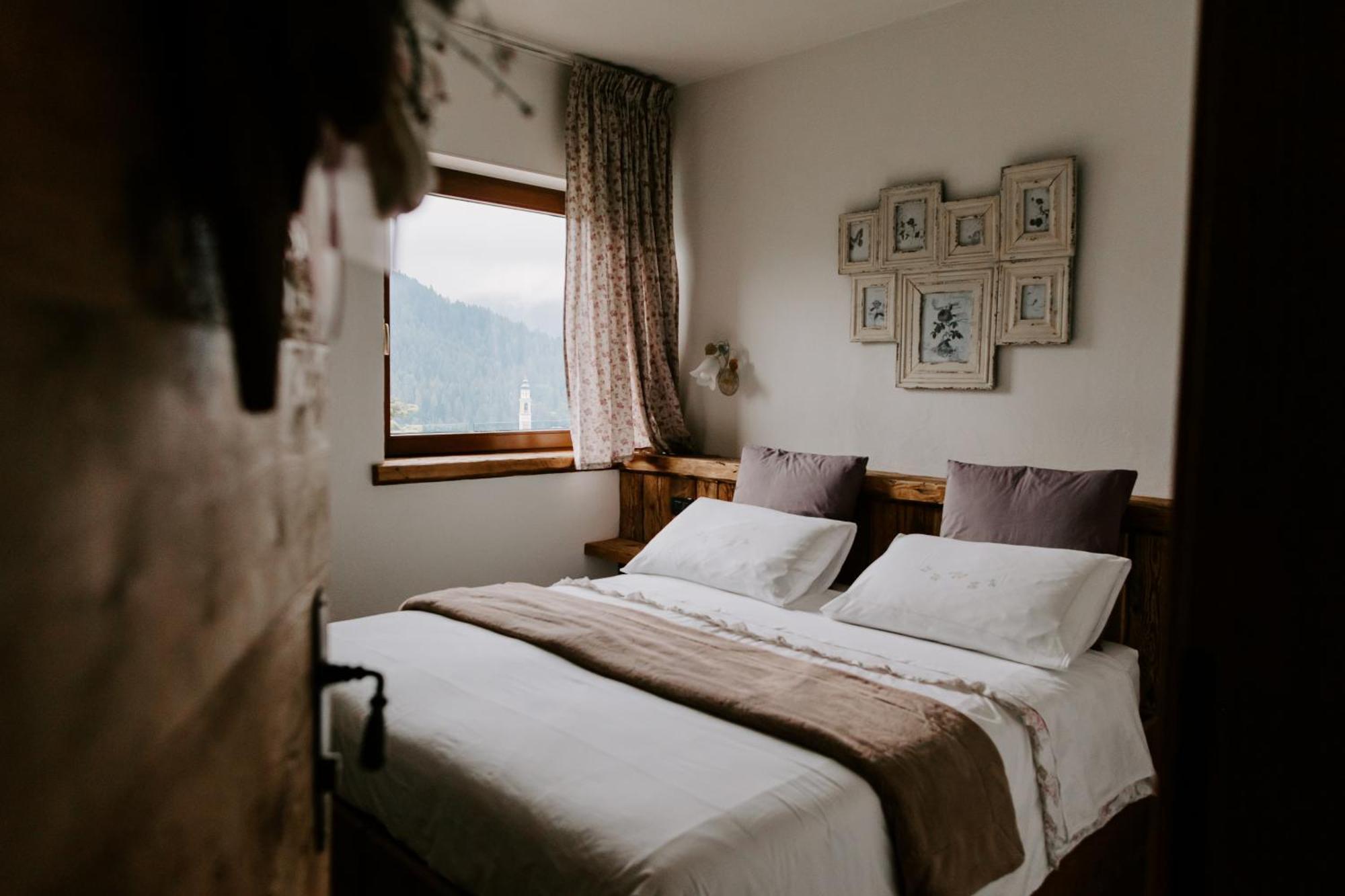 Fra Rose E Mughi Bed & Breakfast โดเม็จเจ ดิ กาโดเร ภายนอก รูปภาพ