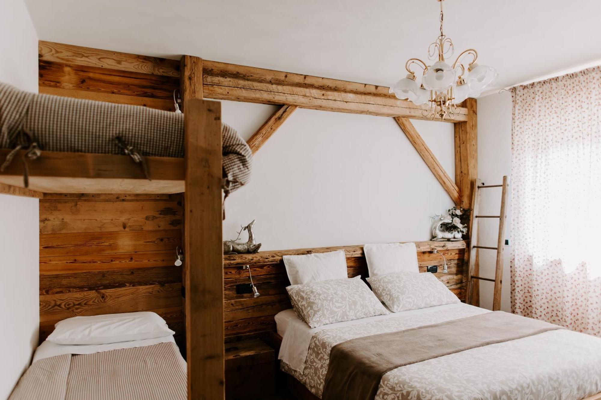 Fra Rose E Mughi Bed & Breakfast โดเม็จเจ ดิ กาโดเร ภายนอก รูปภาพ